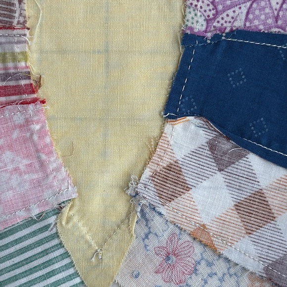 Vintage 1930s Double Wedding Ring Quilt Blocks – Set of 5 Hand-Pieced Patchwork - Picture 9 of 9